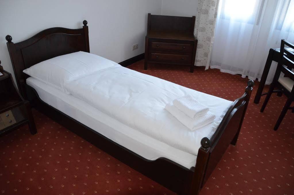 Hotel Zur Traube Moglingen Luaran gambar