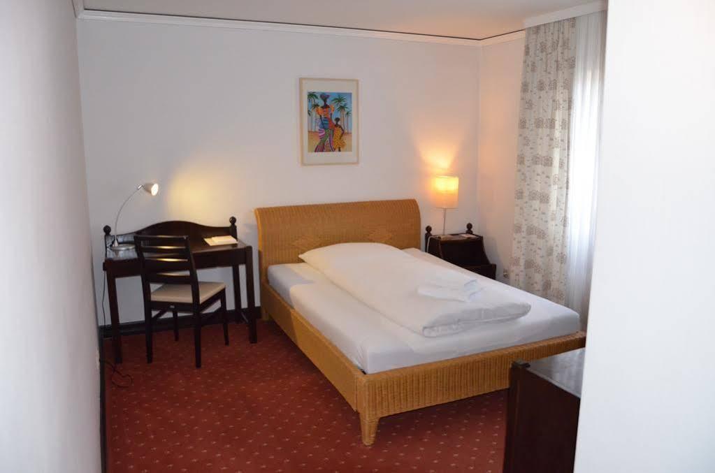 Hotel Zur Traube Moglingen Luaran gambar